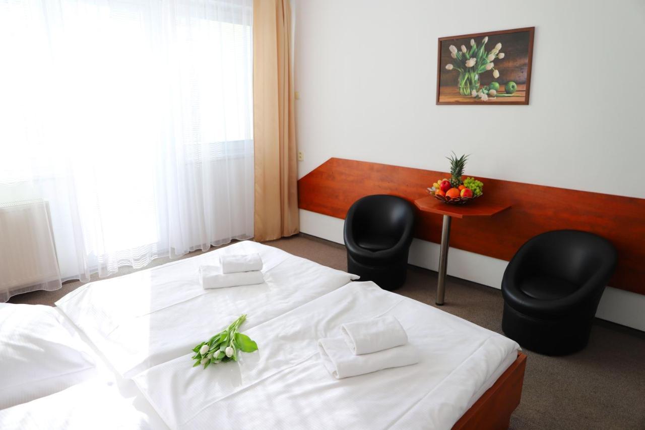 Hotel Rezident Turčianske Teplice Buitenkant foto