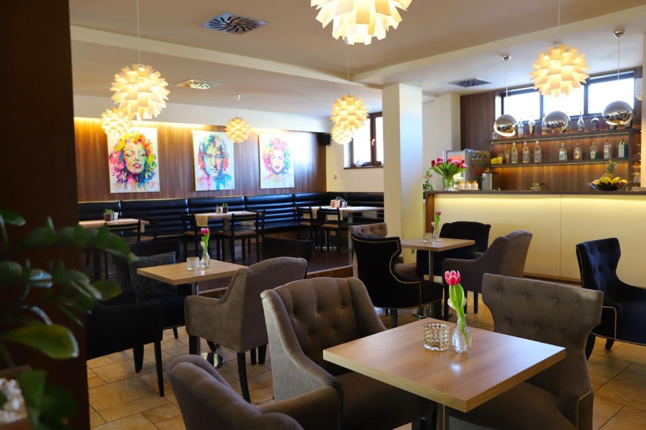 Hotel Rezident Turčianske Teplice Buitenkant foto