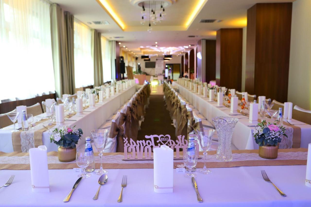 Hotel Rezident Turčianske Teplice Buitenkant foto