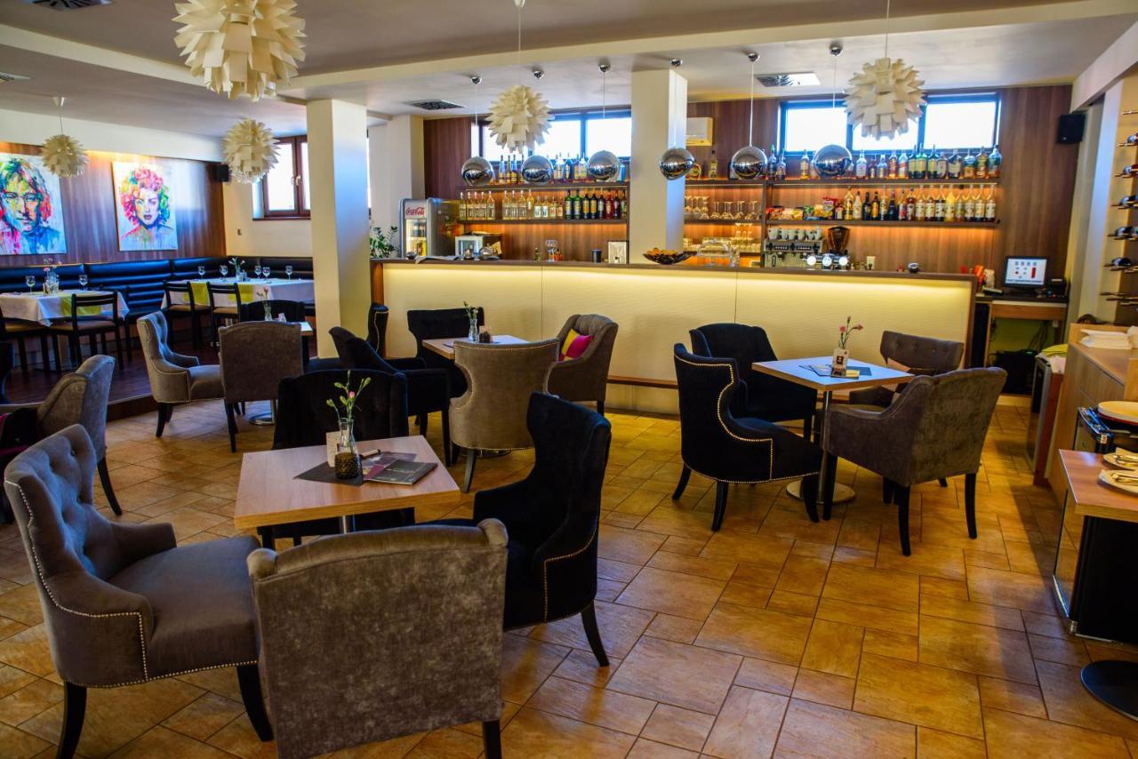 Hotel Rezident Turčianske Teplice Buitenkant foto
