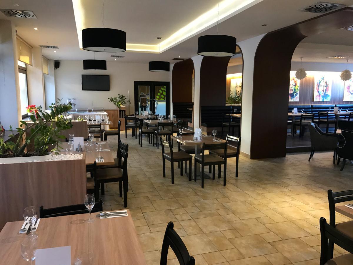 Hotel Rezident Turčianske Teplice Buitenkant foto