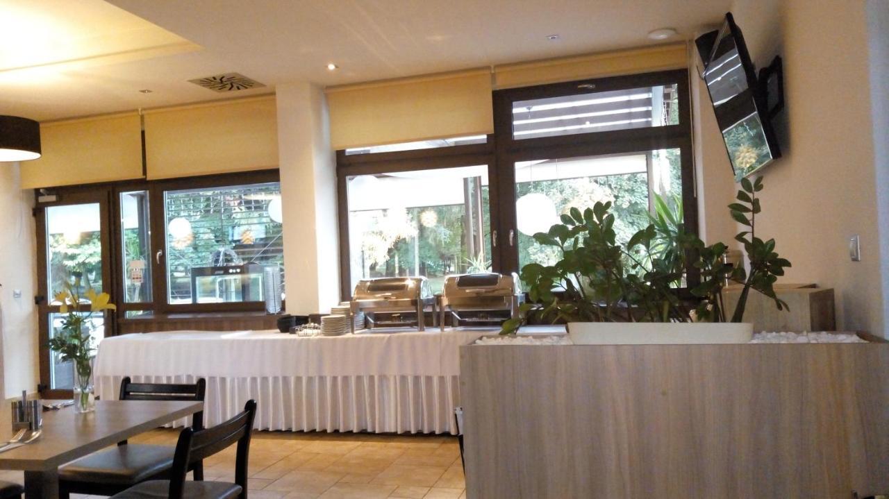 Hotel Rezident Turčianske Teplice Buitenkant foto