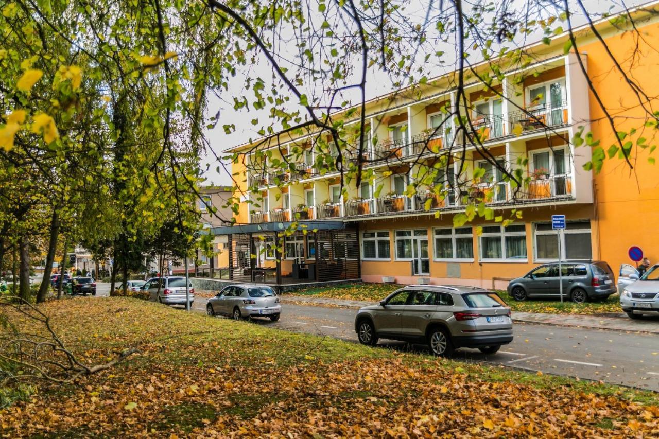 Hotel Rezident Turčianske Teplice Buitenkant foto