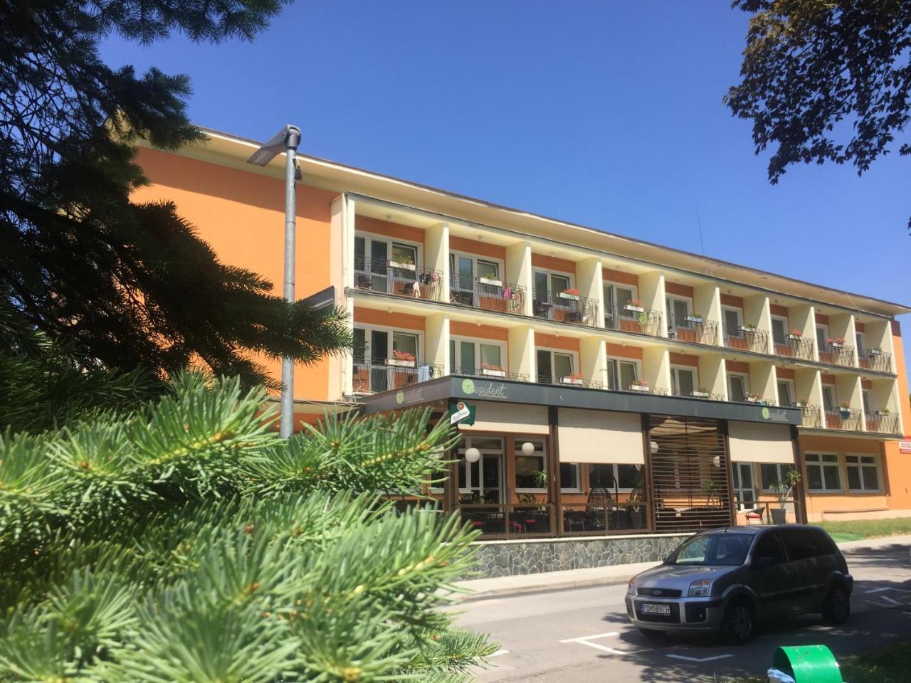 Hotel Rezident Turčianske Teplice Buitenkant foto